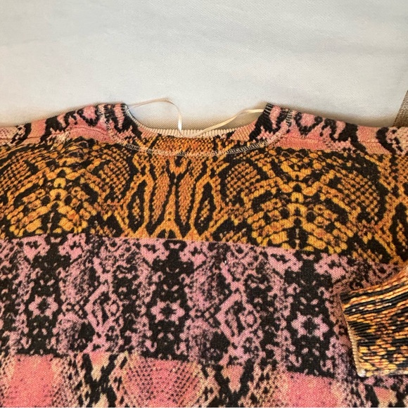 ✨ SALE✨ Free People Cosmos Graphic Python Oversized Pullover - Picture 4 of 6